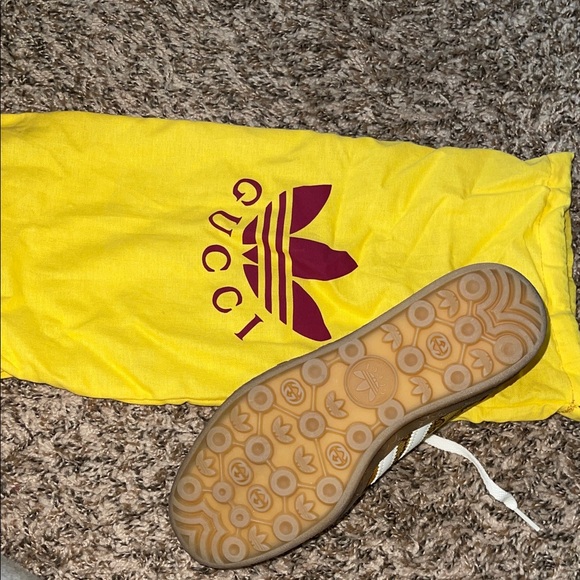 Gucci Tan Sneakers with White Accents - Picture 5 of 6